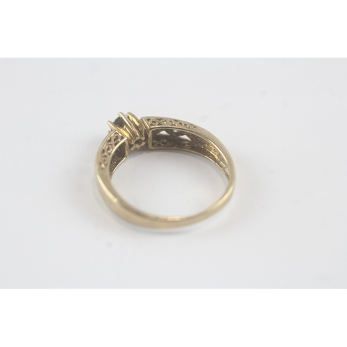 123 - 9ct gold diamond and 'brown' diamond Celtic loop ring (2.7g) Size P 1/2