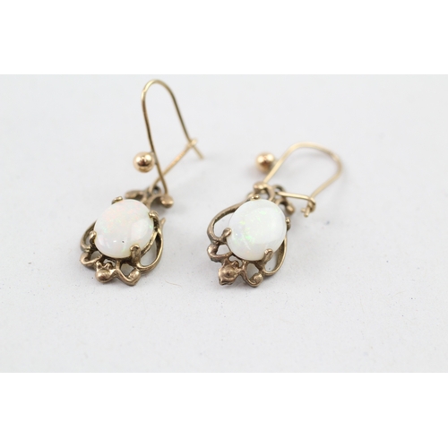 149 - 9ct gold opal drop earrings (2.3g)