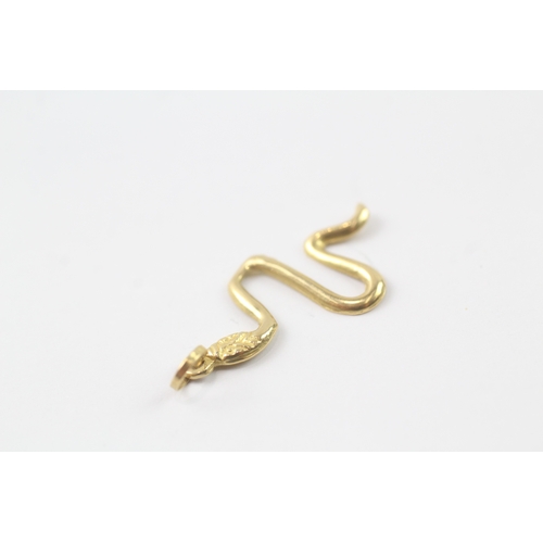 158 - 18ct gold snake pendant (0.6g)