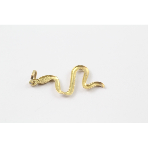 158 - 18ct gold snake pendant (0.6g)