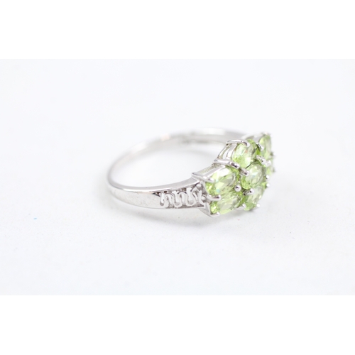 161 - 9ct gold oval cut peridot dress ring (2.4g) Size N