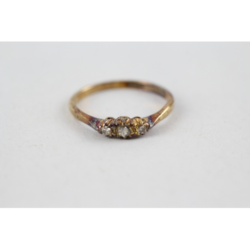 164 - 9ct gold vintage diamond trilogy ring (2.4g) Size O