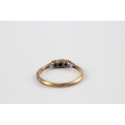 164 - 9ct gold vintage diamond trilogy ring (2.4g) Size O