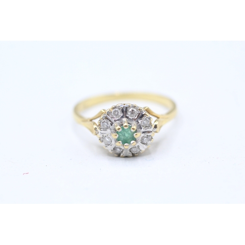 17 - 18ct gold diamond and emerald cluster ring (3.8g) Size R 1/2