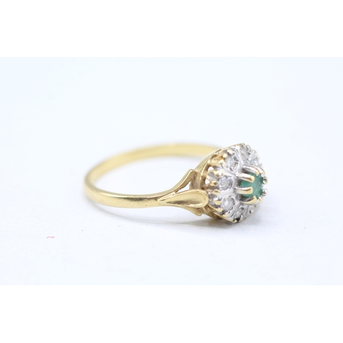 17 - 18ct gold diamond and emerald cluster ring (3.8g) Size R 1/2