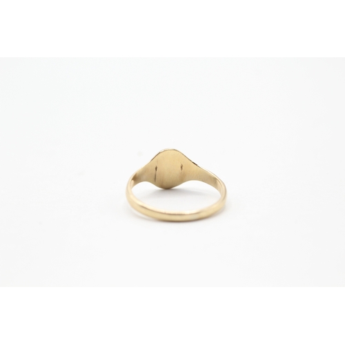 174 - 9ct gold signet ring (1.7g) Size N