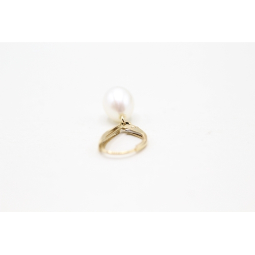 185 - 14ct gold cultured pearl lever back earrings (2.2g)