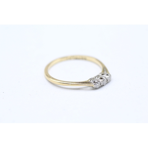 195 - 18ct gold and platinum diamond trilogy ring (1.5g) Size M