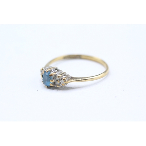 22 - 9ct gold diamond and topaz set dress ring (1.5g) Size P