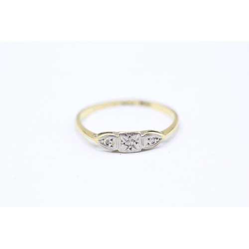 28 - 18ct gold illusion set diamond trilogy ring (1.6g) Size O 1/2