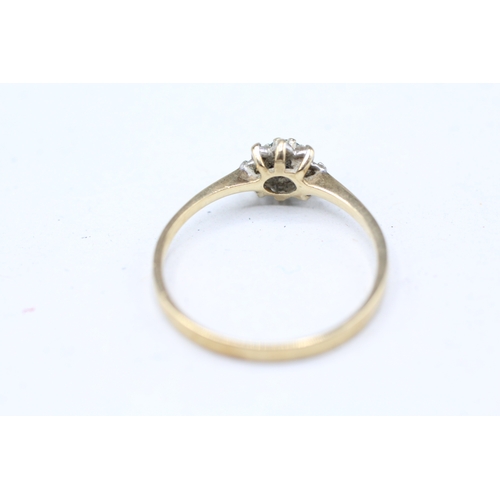 30 - 9ct gold diamond and sapphire cluster ring (1.4g) Size P