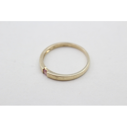 59 - 9ct gold pink sapphire set stacking band ring (2.3g) Size U