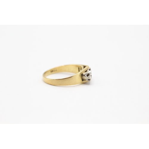 60 - 18ct gold diamond ring (3.2g) Size L