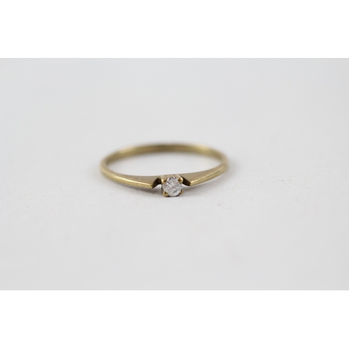 70 - 9ct gold vintage diamond solitaire ring (0.9g) Size K