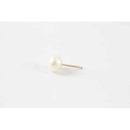 74 - 14ct gold cultured pearl stud earrings (1.3g)