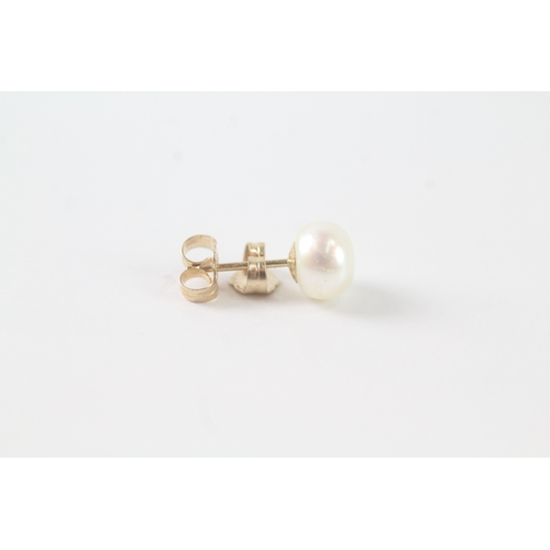 74 - 14ct gold cultured pearl stud earrings (1.3g)