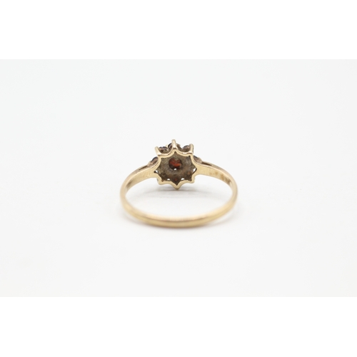 79 - 9ct gold garnet flower cluster ring (1.3g) Size L