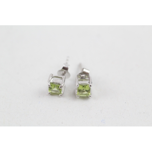 85 - 9ct gold peridot stud earrings (1.1g)