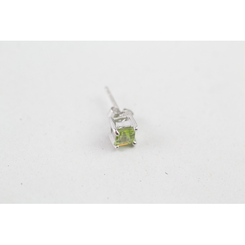 85 - 9ct gold peridot stud earrings (1.1g)