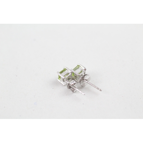 85 - 9ct gold peridot stud earrings (1.1g)