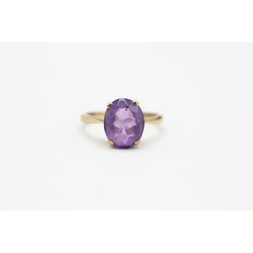 99 - 9ct gold and claw set amethyst ring (2.7g) Size N 1/2