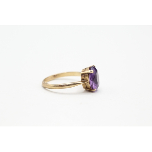 99 - 9ct gold and claw set amethyst ring (2.7g) Size N 1/2