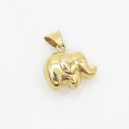 107 - 9ct gold elephant charm (0.7g)