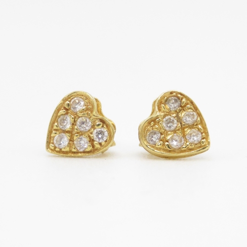 111 - 18ct gold cubic zirconia heart shape stud earrings (1.8g)