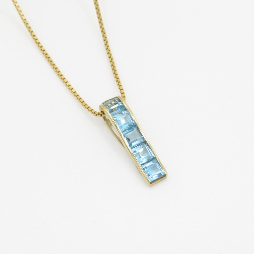 119 - 9ct gold blue topaz set pendant necklace (1.8g)