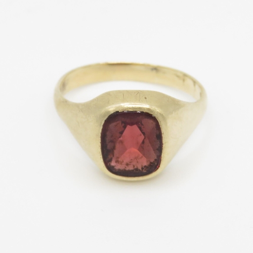 12 - 9ct gold garnet set signet ring (7.6g) Size Y