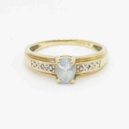 43 - 9ct gold diamond and aquamarine set ring (2.1g) Size M