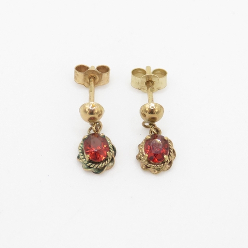 66 - 9ct gold garnet drop earrings (0.8g)