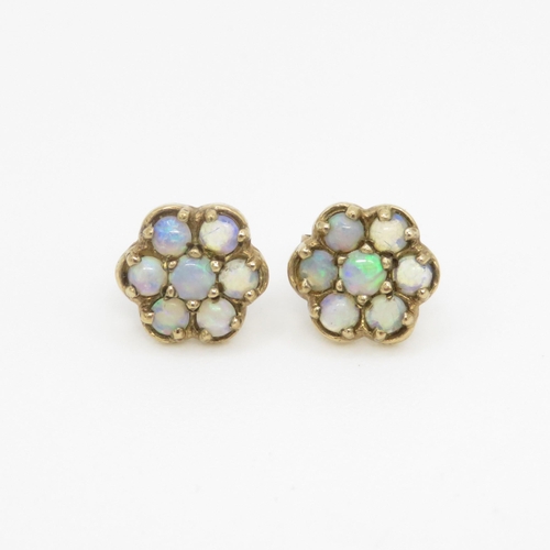 67 - 9ct gold opal flower stud earrings (1.7g)