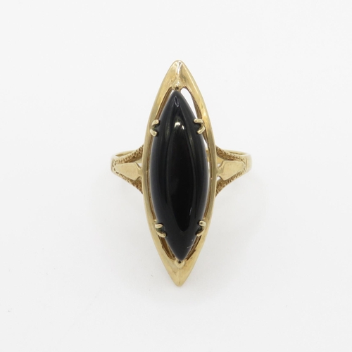 68 - 9ct gold black onyx dress ring (3.1g) Size I