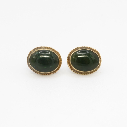 70 - 9ct gold nephrite stud earrings (2g)