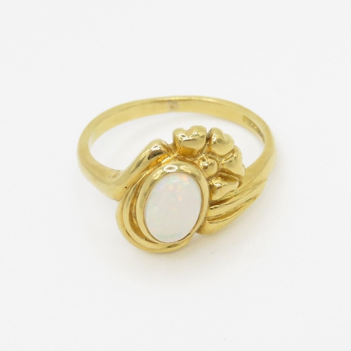 77 - 18ct gold and opal ring (3.7g) Size L