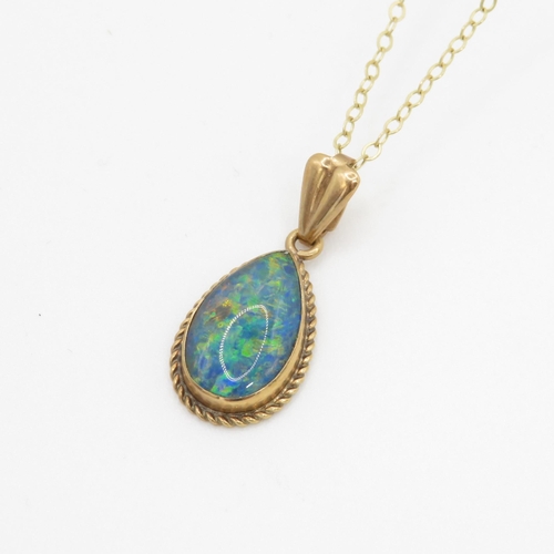 90 - 9ct gold opal triplet set pendant necklace (1.9g)