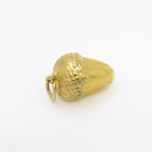 98 - 9ct gold acorn charm (0.4g)