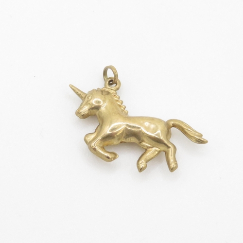 99 - 9ct gold unicorn charm (0.8g)