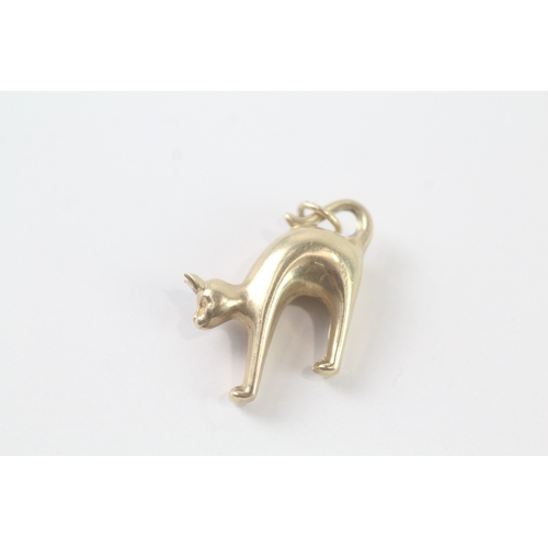 104 - 9ct gold 'scaredy cat' charm (1.2g)