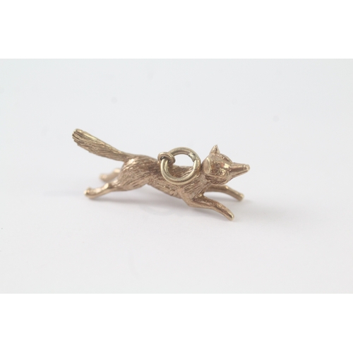 105 - 9ct gold fox charm (2.3g)