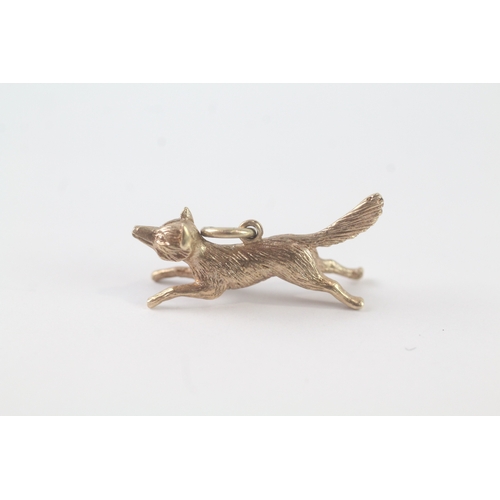 105 - 9ct gold fox charm (2.3g)