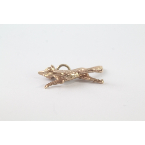 105 - 9ct gold fox charm (2.3g)