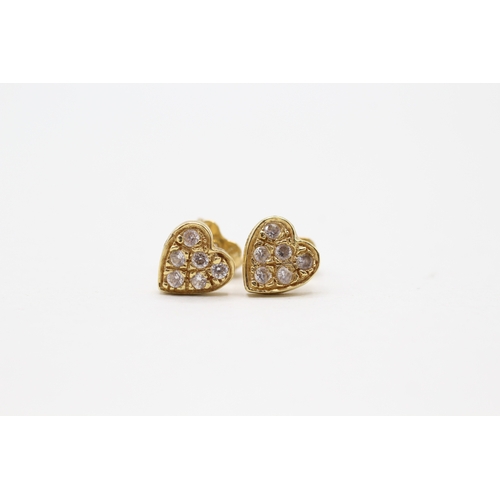 111 - 18ct gold cubic zirconia heart shape stud earrings (1.8g)