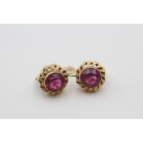 114 - 9ct gold vintage purple paste set drop earrings (2.2g)