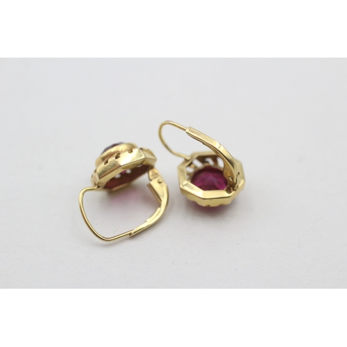 114 - 9ct gold vintage purple paste set drop earrings (2.2g)