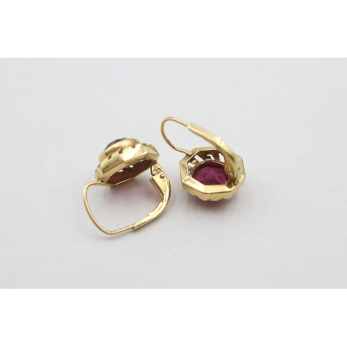 114 - 9ct gold vintage purple paste set drop earrings (2.2g)