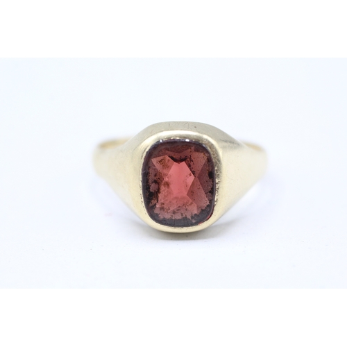 12 - 9ct gold garnet set signet ring (7.6g) Size Y