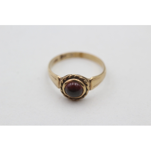 16 - 9ct gold vintage cabochon garnet set ring (2.7g) Size P 1/2