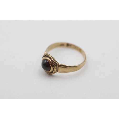 16 - 9ct gold vintage cabochon garnet set ring (2.7g) Size P 1/2